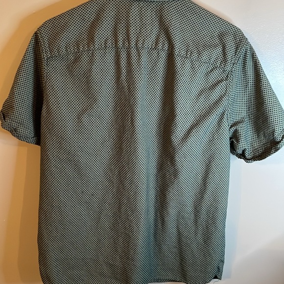 Green and black textured diamond design short sleeve button shirt - Picture 4 of 6